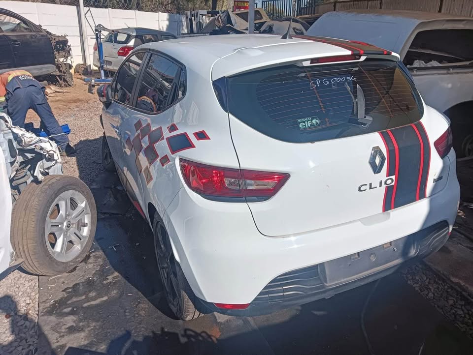 RENAULT CLIO 4 WHITE STRIPPING FOR PARTS ON SALE - Private Seller