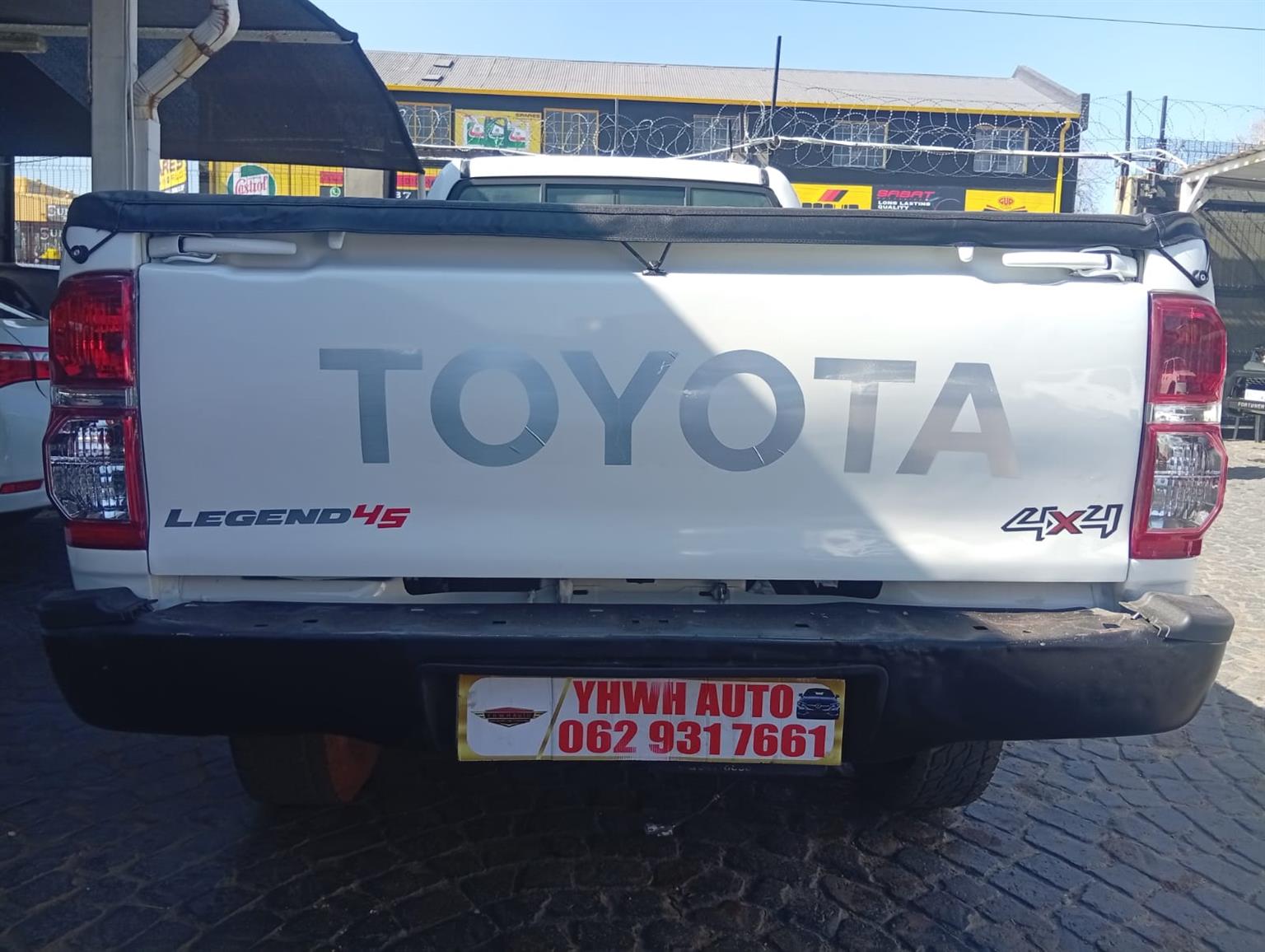 Used 2011 Toyota Hilux 2.5D-4D 4x4 SRX - Private Seller