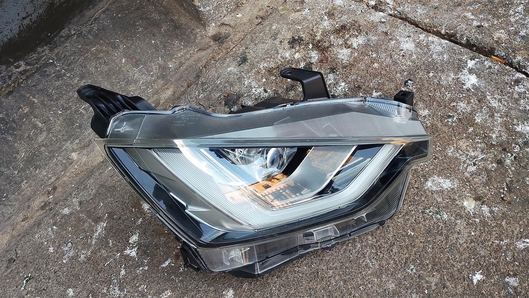 Isuzu D-Max LED Xenoni Projector Headlight - Private Seller Isuzu D-Max LED Xenoni Projector Headlight - Private Seller