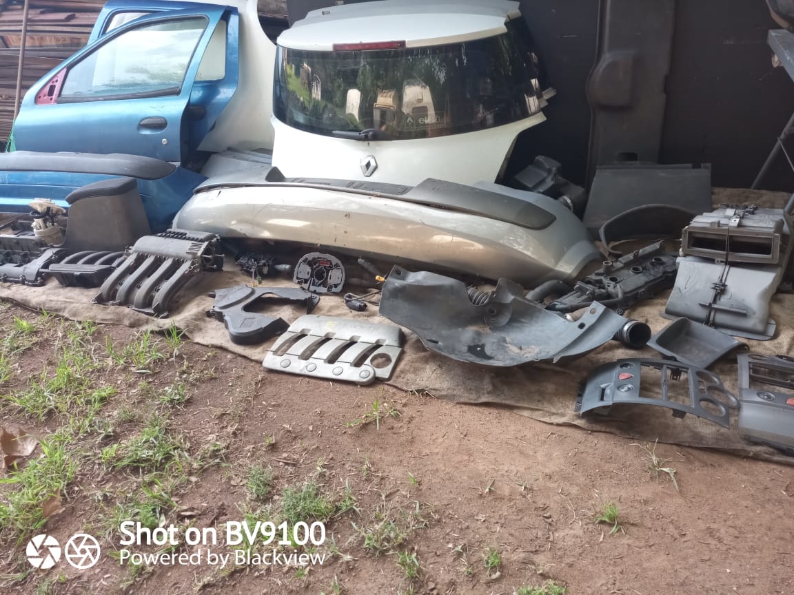 Selling diffrent parts off Renault clio and renault megan for all the parts - Private Seller Selling diffrent parts off Renault clio and renault megan for all the parts - Private Seller
