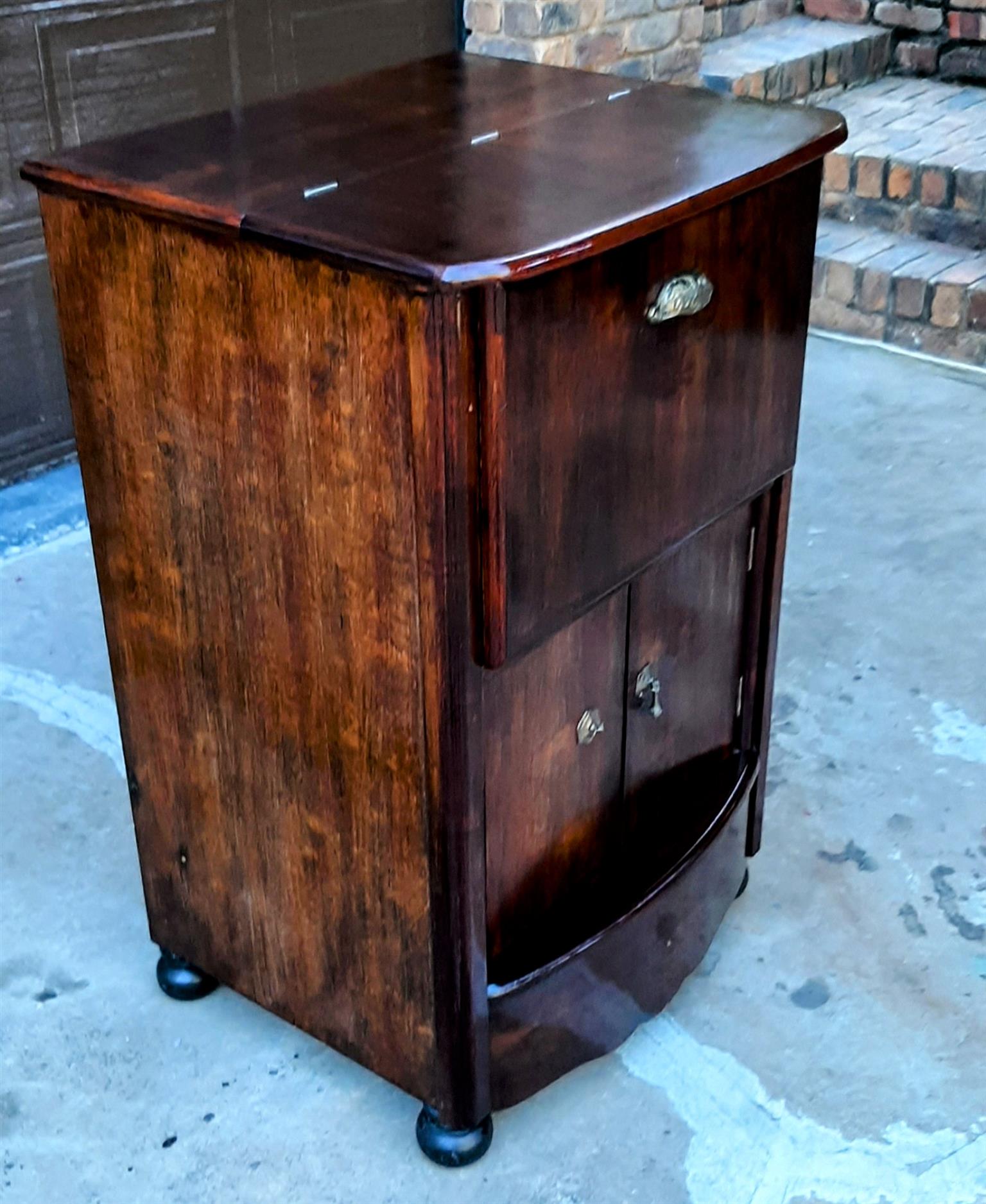 Vintage cocktail bar