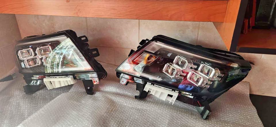 Nissan Navara Xenon Headlight - Private Seller Nissan Navara Xenon Headlight - Private Seller