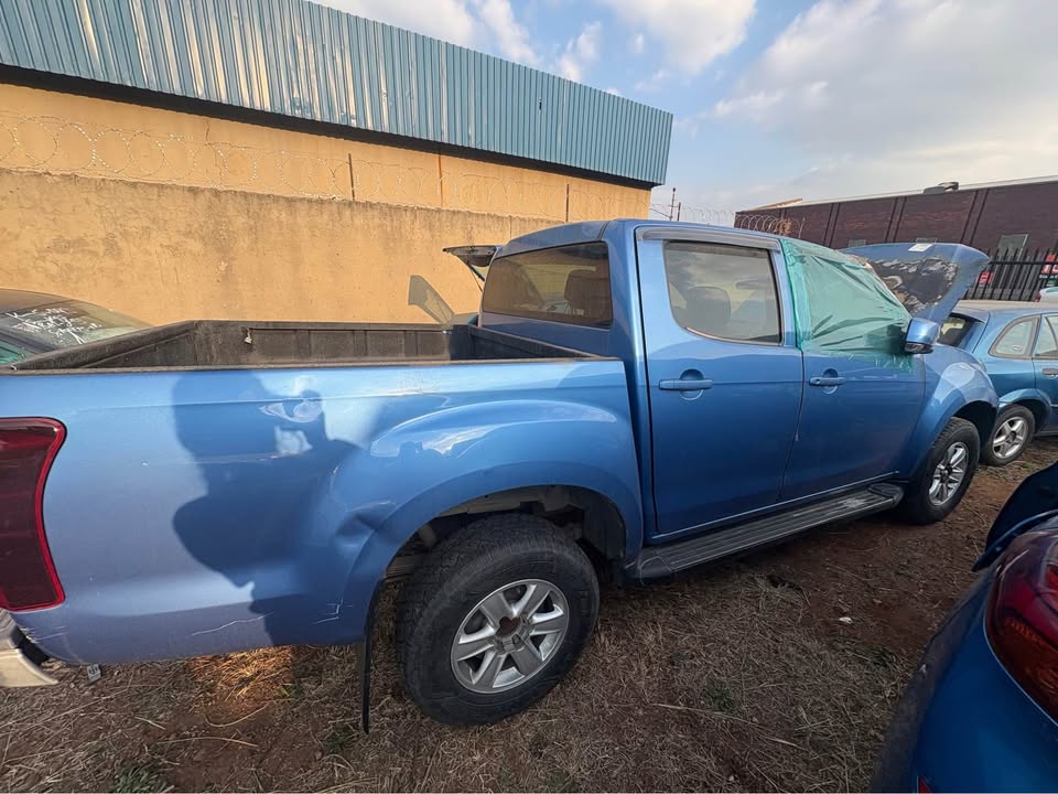 Isuzu kb280 mags and tyres - Private Seller