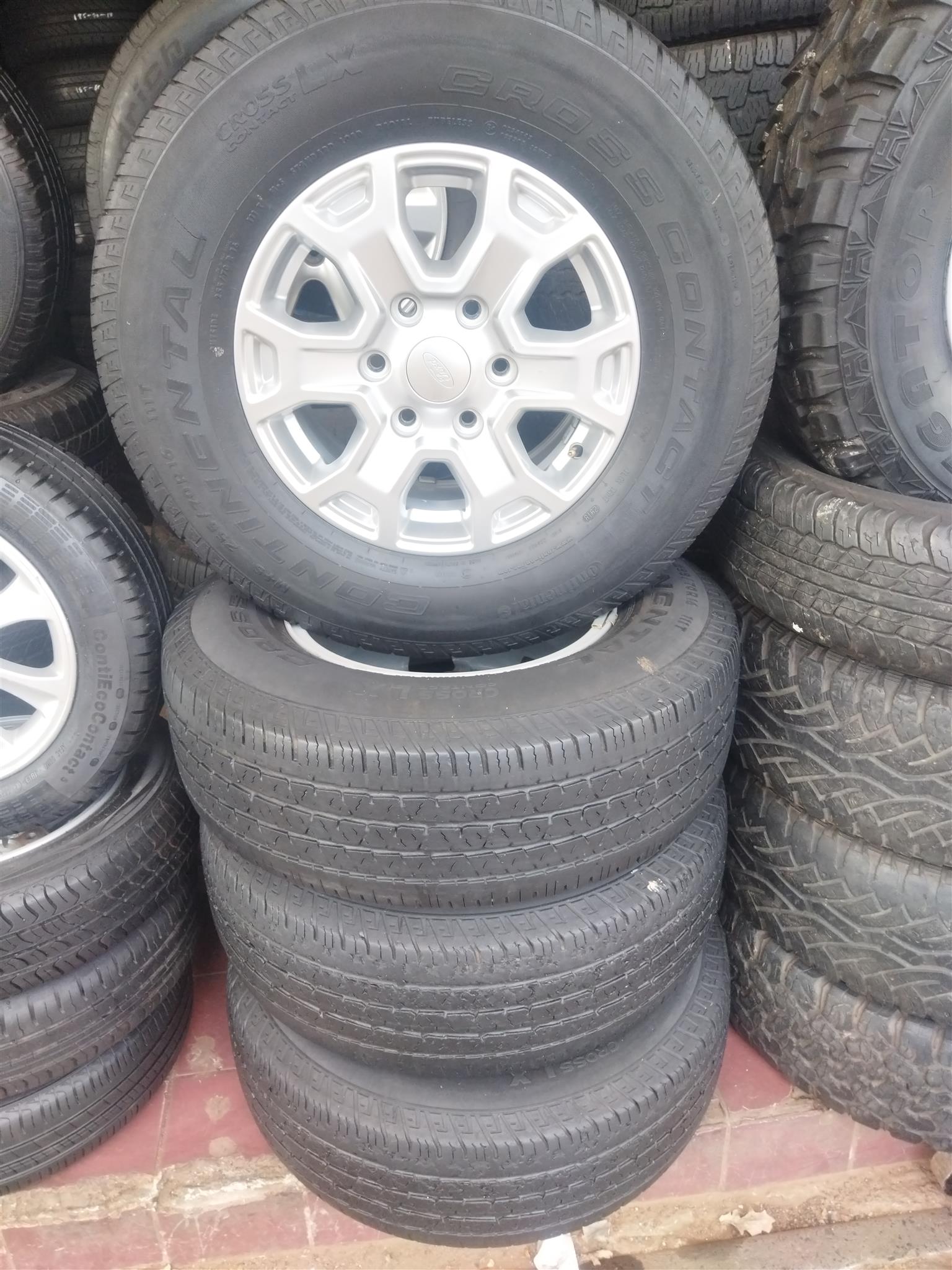 R16 Ford ranger rim and tyre set - Private Seller