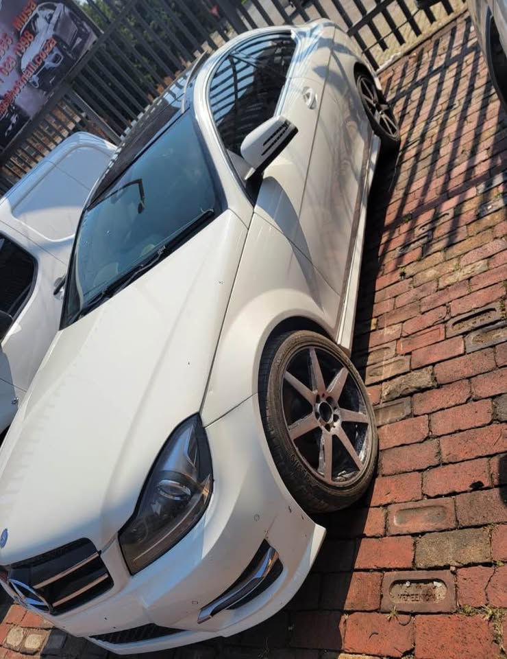 Mercedes Benz W204 facelift AMG for stripping