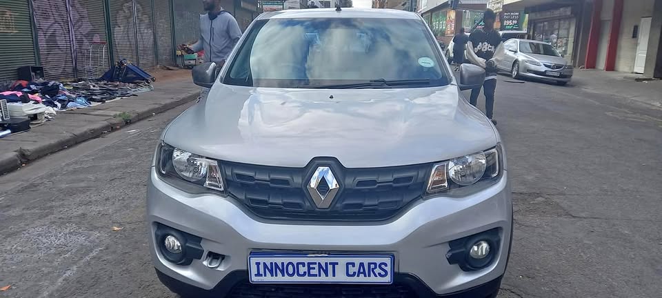 USED 2017 RENAULT KWID 1.0 AUTOMATIC PETROL. HATCHBACK 87000KMS SILVER COLOUR USED 2017 RENAULT KWID 1.0 AUTOMATIC PETROL. HATCHBACK 87000KMS SILVER COLOUR