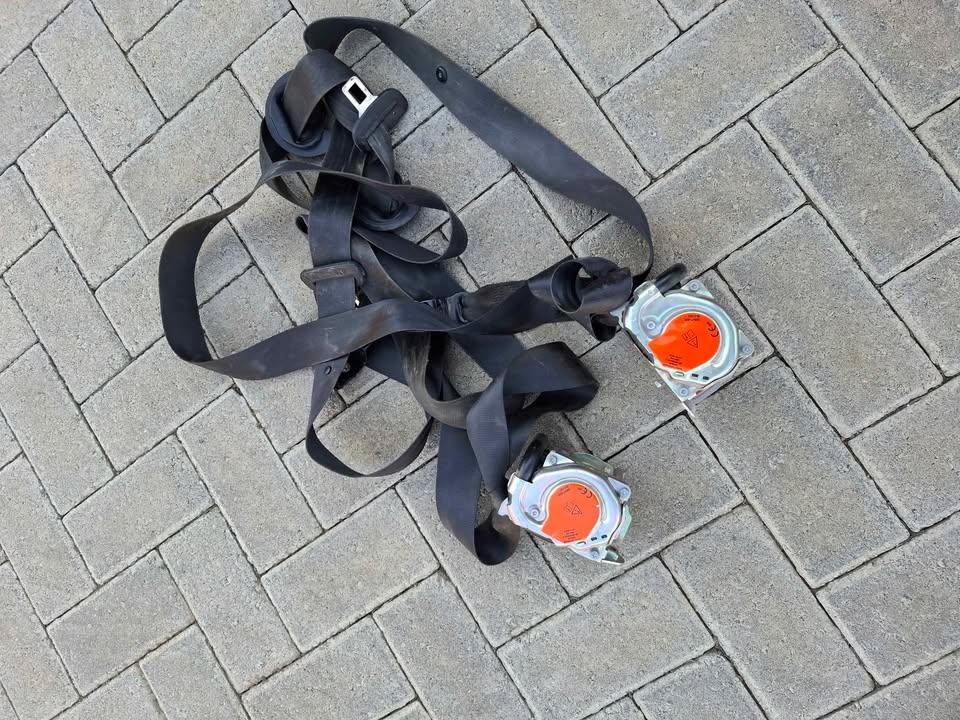 VV Polo seat belts