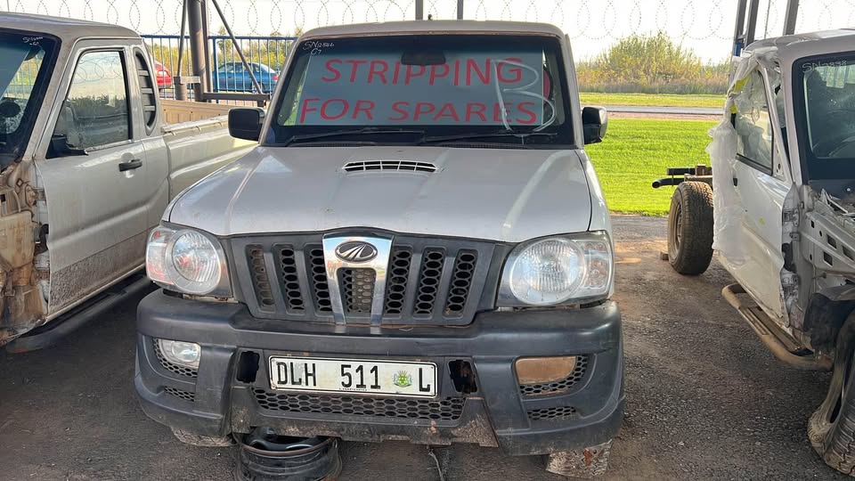 MAHINDRA SCORPIO HEAD LIGHTS FOR SALE - Private Seller