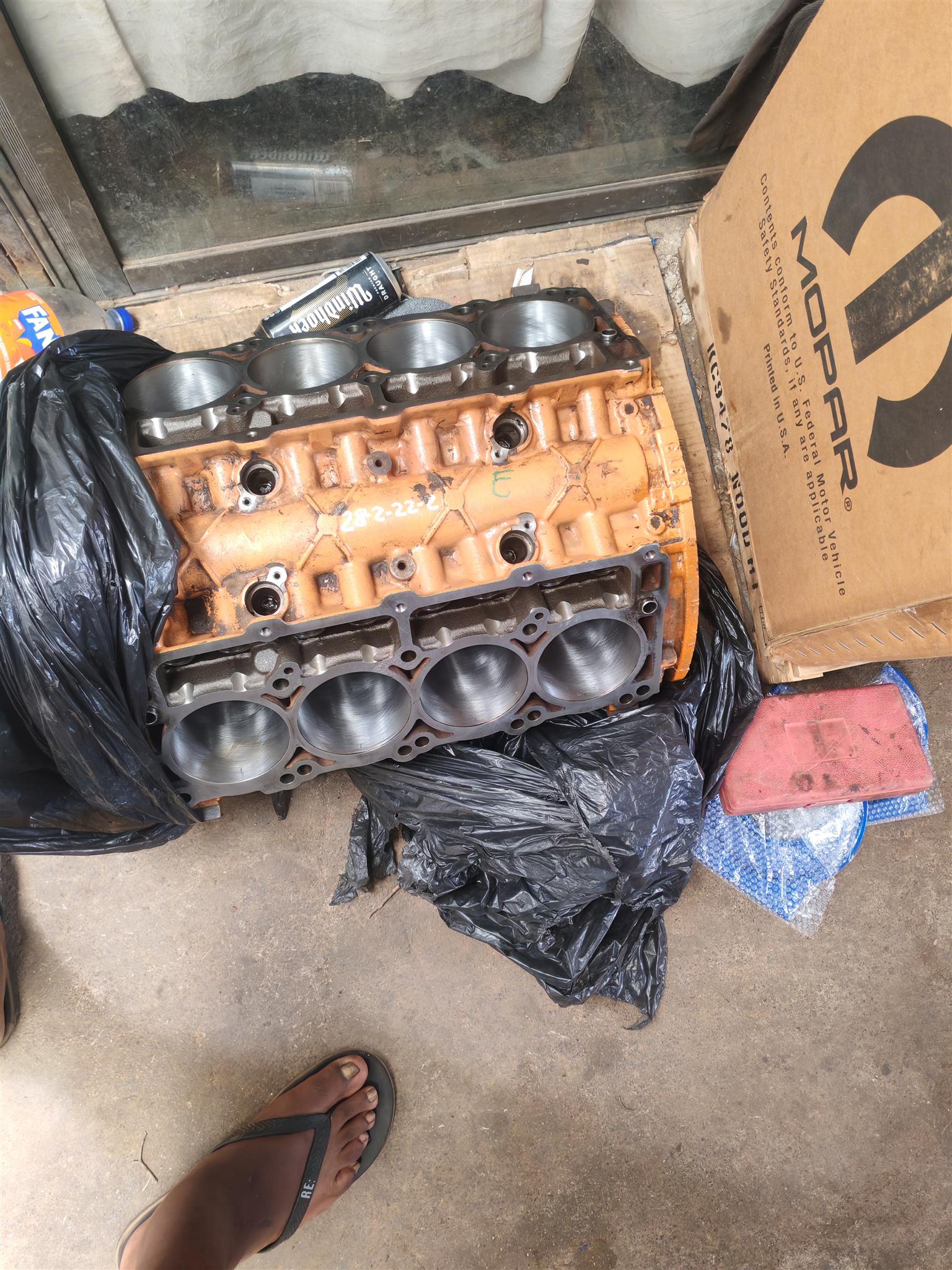 Jeep grand Cherokee SRT engine block,8 pistons and two head gaskets - Private Seller Jeep grand Cherokee SRT engine block,8 pistons and two head gaskets - Private Seller