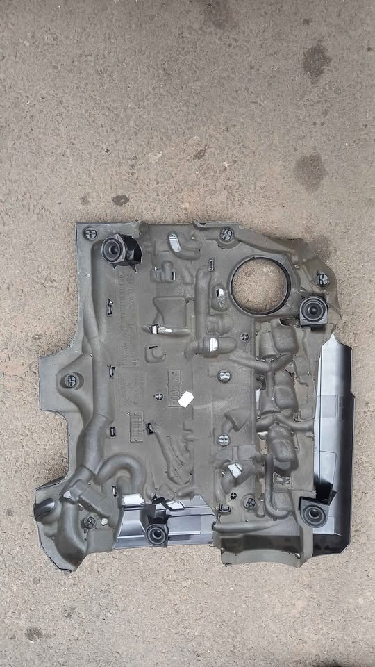 Volkswagen Golf engine cover - Private Seller Volkswagen Golf engine cover - Private Seller
