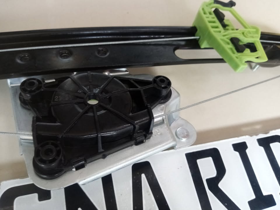 ELECTRIC Window Mechanism REAR RIGHT for BMW E87 - Private Seller ELECTRIC Window Mechanism REAR RIGHT for BMW E87 - Private Seller