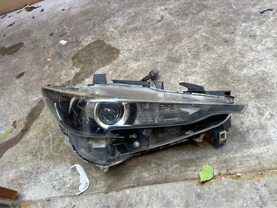 Mazda cx5 right side normal headlight - Private Seller Mazda cx5 right side normal headlight - Private Seller