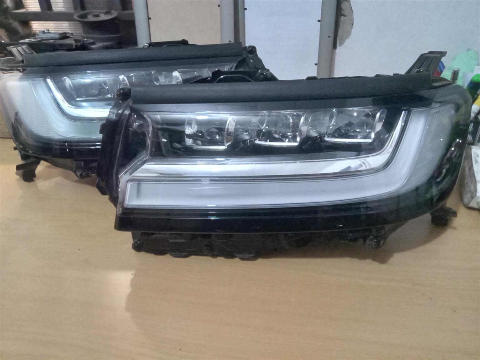 2022-2024 Toyota Land Cruiser Lc300 Headlight - Private Seller 2022-2024 Toyota Land Cruiser Lc300 Headlight - Private Seller