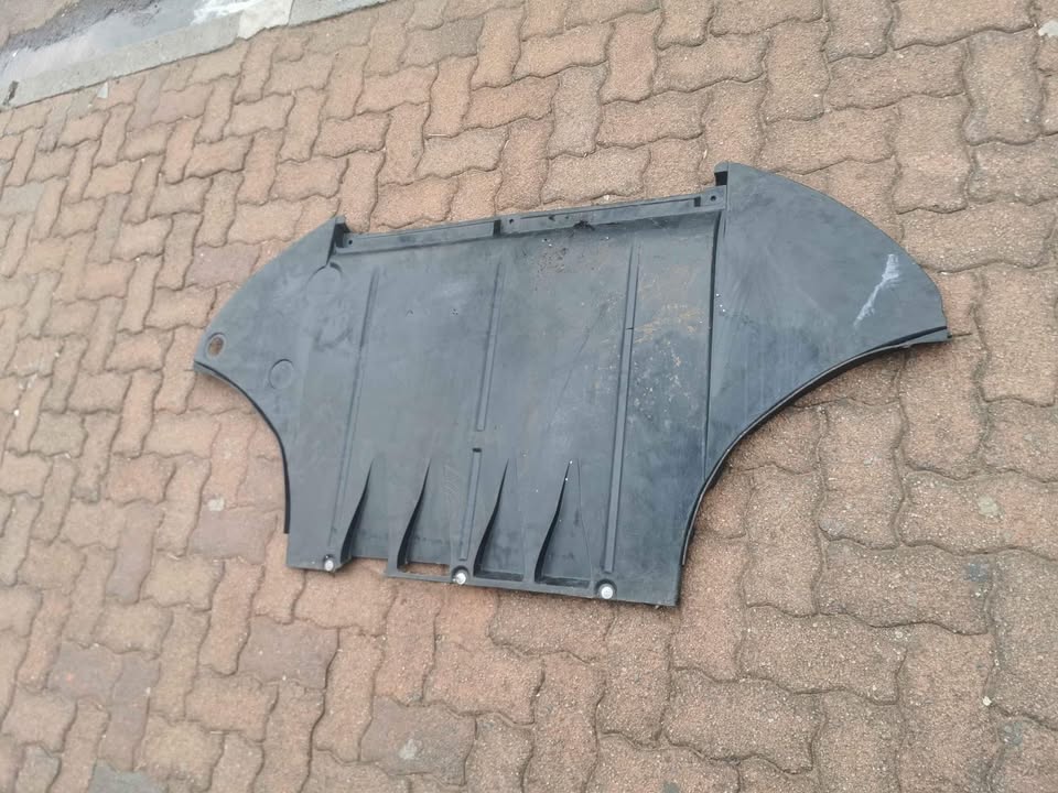 Audi A8 engine cover - Private Seller Audi A8 engine cover - Private Seller