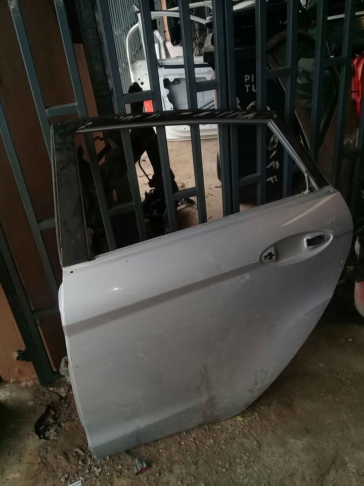 Neat Ford Fiesta Left Rear Door - Private Seller Neat Ford Fiesta Left Rear Door - Private Seller