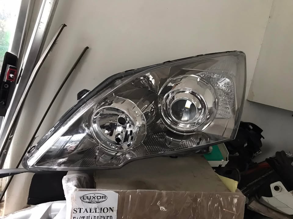 Honda CRV Headlight - Private Seller Honda CRV Headlight - Private Seller
