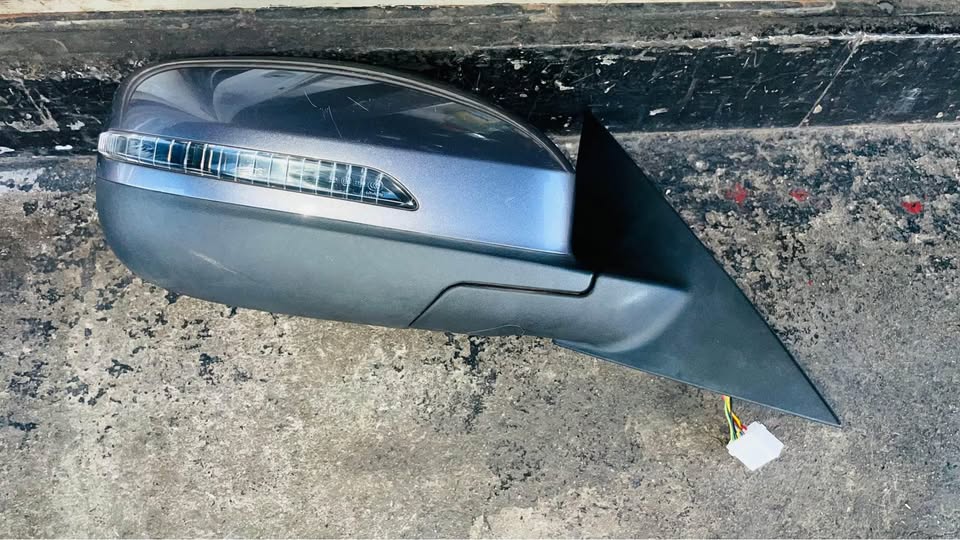 Chery Tiggo 4 pro side mirror - Private Seller Chery Tiggo 4 pro side mirror - Private Seller