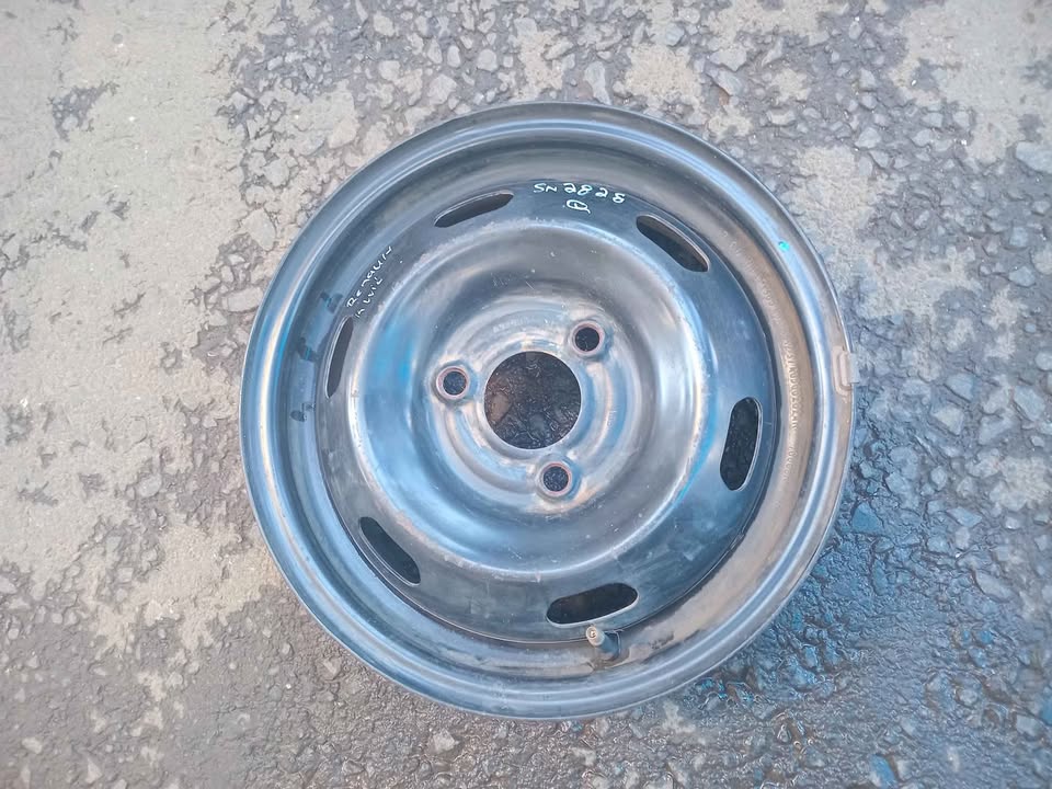 2017 Renault kwid 13inche rim for sale WhatsApp or cell - Private Seller 2017 Renault kwid 13inche rim for sale WhatsApp or cell - Private Seller