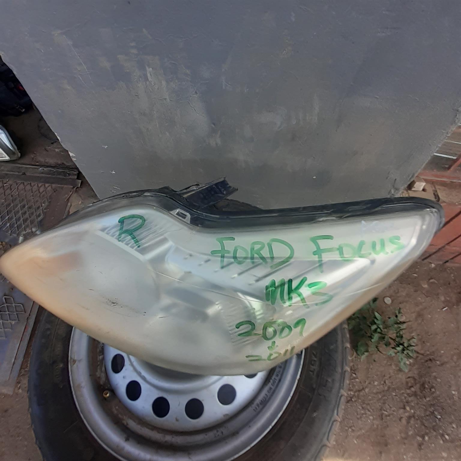 FORD FOCUS 2007-2011 RIGHT HEADLIGHT FOR SALE DELIVERY AVAILABLE COUNTRY WIDE - Private Seller FORD FOCUS 2007-2011 RIGHT HEADLIGHT FOR SALE DELIVERY AVAILABLE COUNTRY WIDE - Private Seller