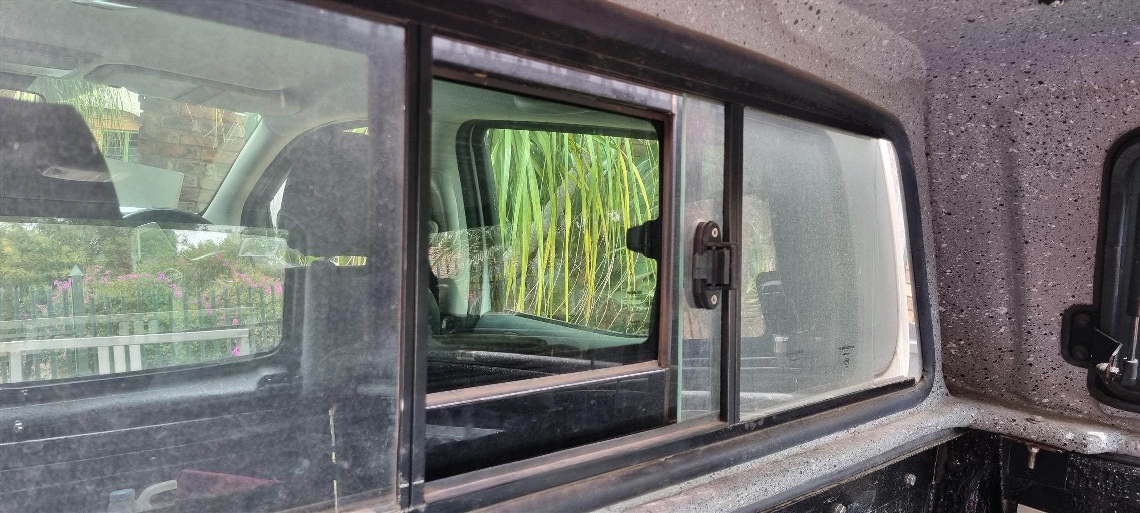 Nissan Navara dubbel cab from 2021 canopy for sale - Private Seller Nissan Navara dubbel cab from 2021 canopy for sale - Private Seller
