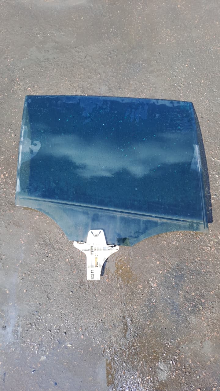2008 Volkswagen Golf 6 Right Rear Door Glass Used for sale Pretoria - Private Seller 2008 Volkswagen Golf 6 Right Rear Door Glass Used for sale Pretoria - Private Seller