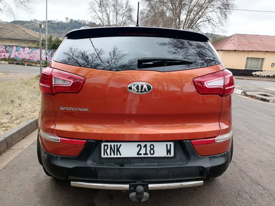 2012 KIA SPORTAGE 2.0 AUTOMATIC TRANSMISSION WITH LEATHER SEATS IN EXCELLENT CONDITION