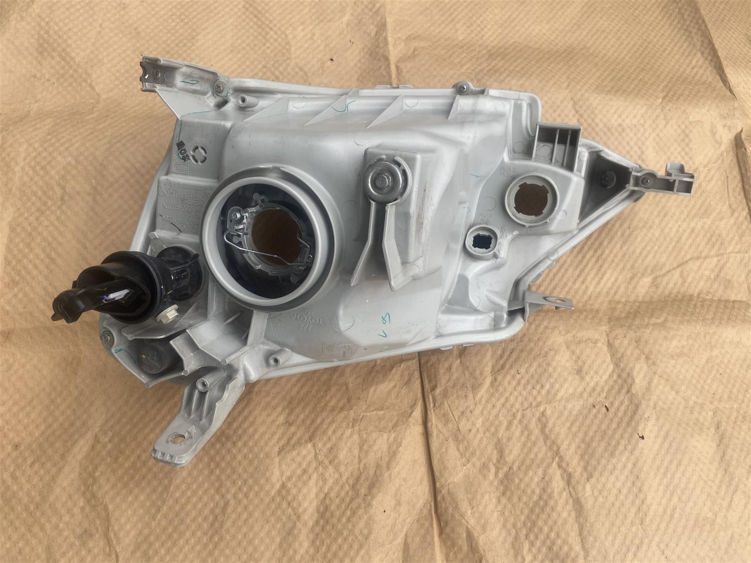 2018 TOYOTA ETIOS HEADLIGHT RIGHT SIDE FOR SALE. IN PRISTINE CONDITION