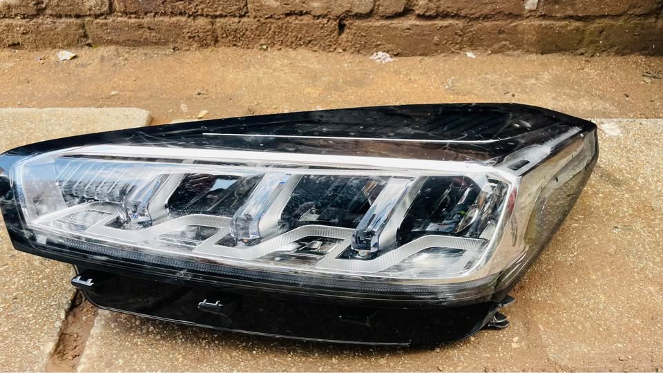 Chery Tiggo 7 Pro headlight - Private Seller Chery Tiggo 7 Pro headlight - Private Seller