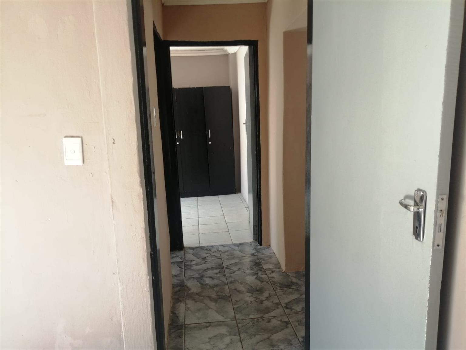 2 Bedrooms Flat Apartment for Rent in Eastlynne Pretoria