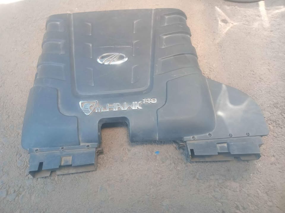 2012 Mahindra XUV500 2.2D engine cover for sale - Private Seller