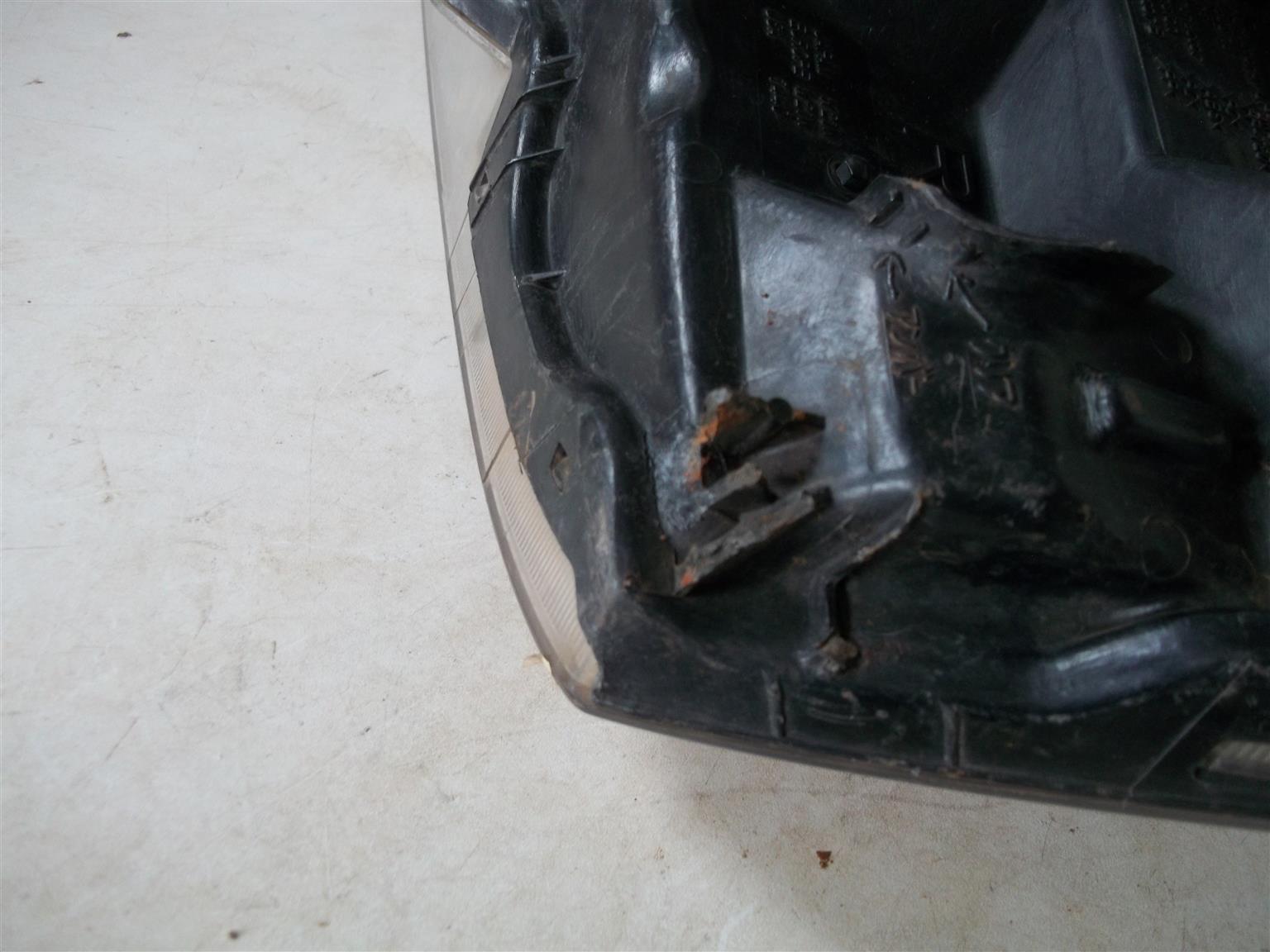 Mitsubishi Pajero 3/Shogun '00-'06 right headlight - Private Seller