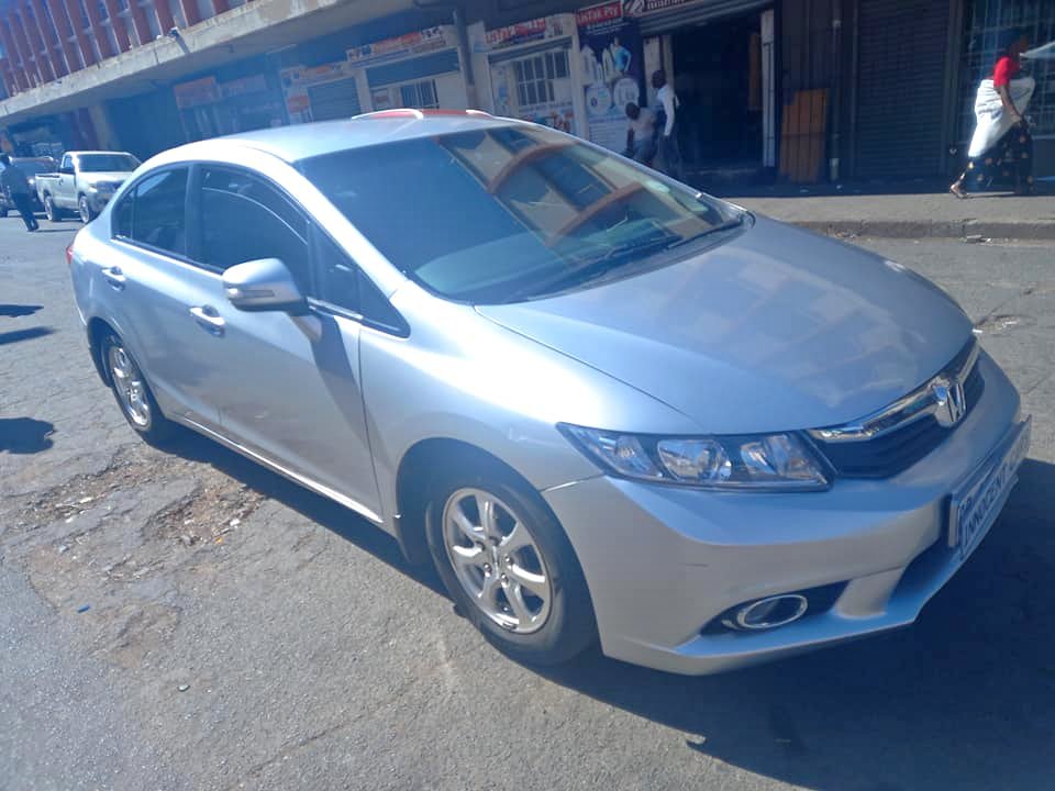 2012 HONDA CIVIC 1.6 PETROL, MANUAL TRANSMISSION, SILVER COLOUR, MILEAGE 82000KM
