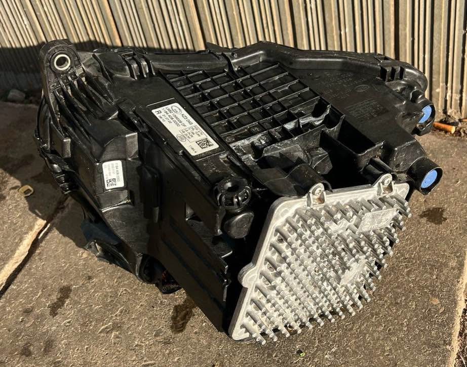LAND ROVER DEFENDER HEADLIGHT - Private Seller LAND ROVER DEFENDER HEADLIGHT - Private Seller