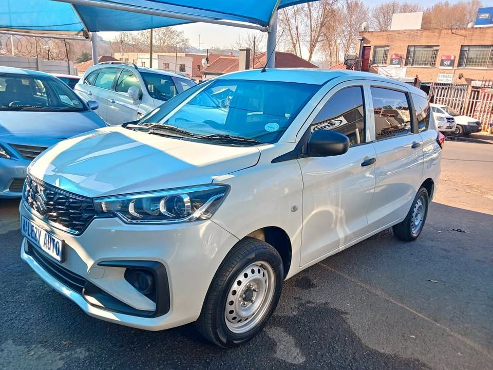 2023 SUZUKI ERTIGA 1.5 7SEATER  Transmission: Manual  Mileage: 94000km Fueltype: Petrol  White
