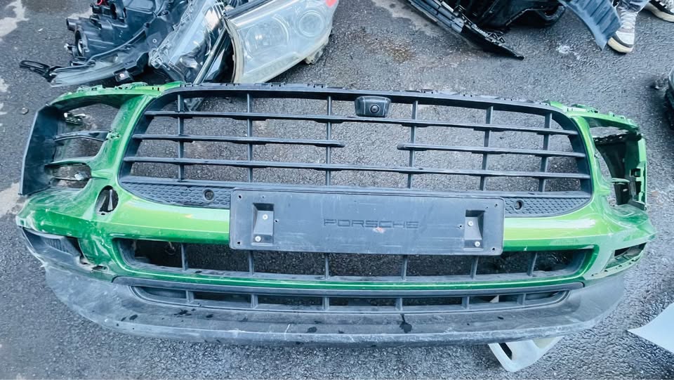 Porsche Macan bumper - Private Seller Porsche Macan bumper - Private Seller
