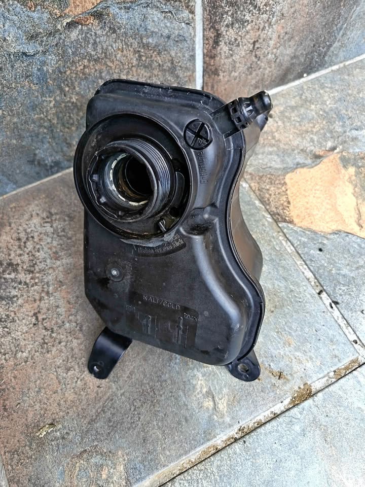 2005-2011 BMW EXPANSION TANK/RADIATOR WATER BOTTLE/RESERVOIR AVAILABLE FOR SALE - Private Seller 2005-2011 BMW EXPANSION TANK/RADIATOR WATER BOTTLE/RESERVOIR AVAILABLE FOR SALE - Private Seller