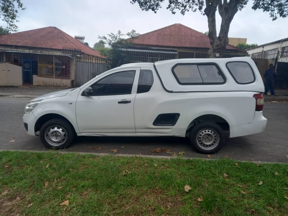 2015 Chevrolet Utility bakkie White, 1.4 Petrol, Manual, Canopy 155000kms,
