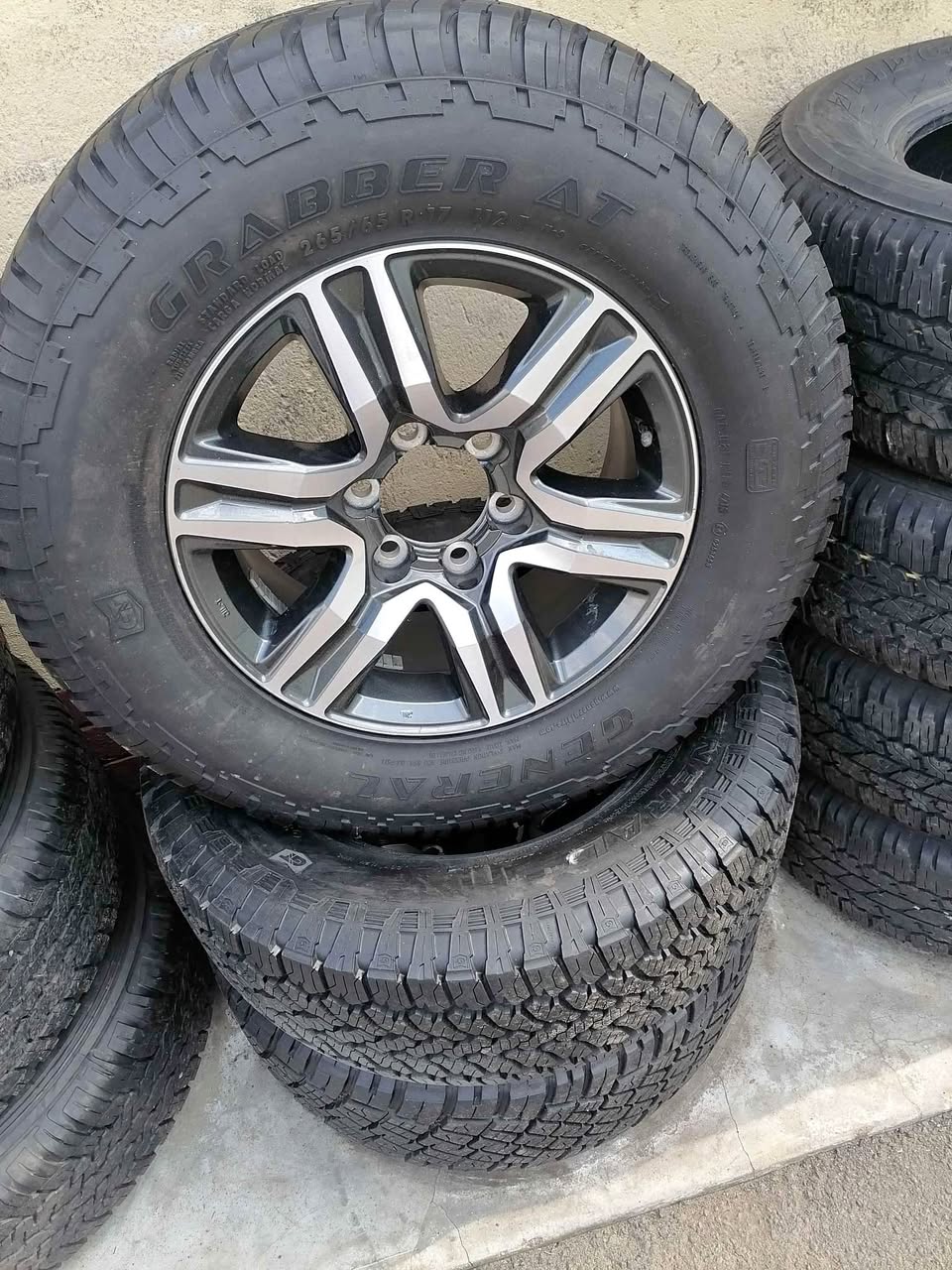 Toyota Hilux 17 inch(Please read below) - Private Seller Toyota Hilux 17 inch(Please read below) - Private Seller
