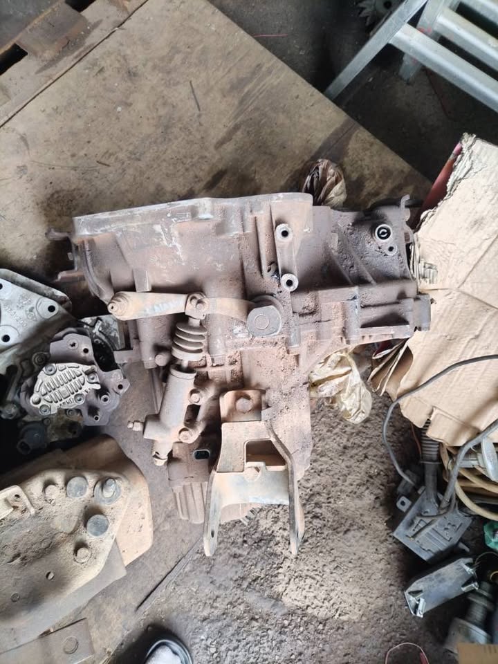 Hyundai Elantra j2 gearbox 4 sale - Private Seller Hyundai Elantra j2 gearbox 4 sale - Private Seller