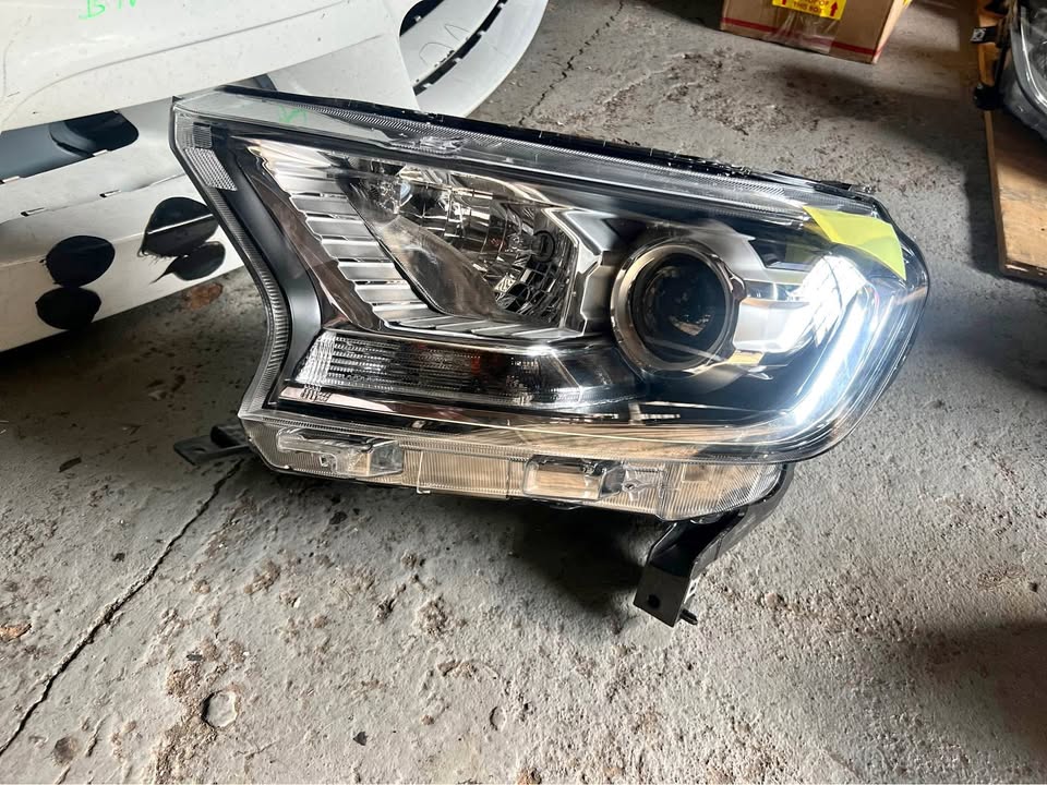 Ford ranger t7 headlight LHS - Private Seller Ford ranger t7 headlight LHS - Private Seller