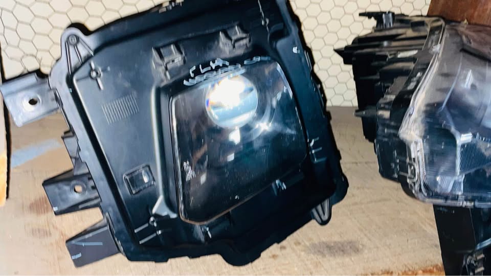 Suzuki Grand Vitara headlight - Private Seller Suzuki Grand Vitara headlight - Private Seller