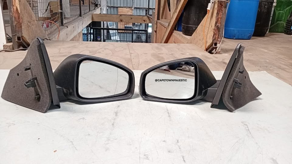 2008/2016 RENAULT MEGANE 3 NEW ELECTICAL DOOR MIRROR SET WITH INDICATOR FOR SALE - Private Seller