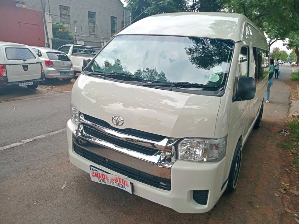 2010 Toyota Quantum 2.5 D-4D GL 14 seater White, Manual, Diesel