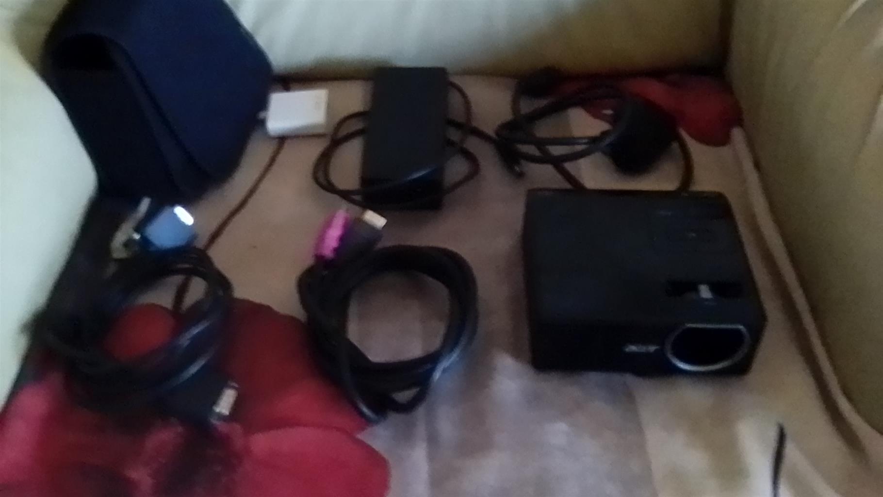 ACER PROJECTOR.  20000 LAMP HOURS ACER PROJECTOR.  20000 LAMP HOURS