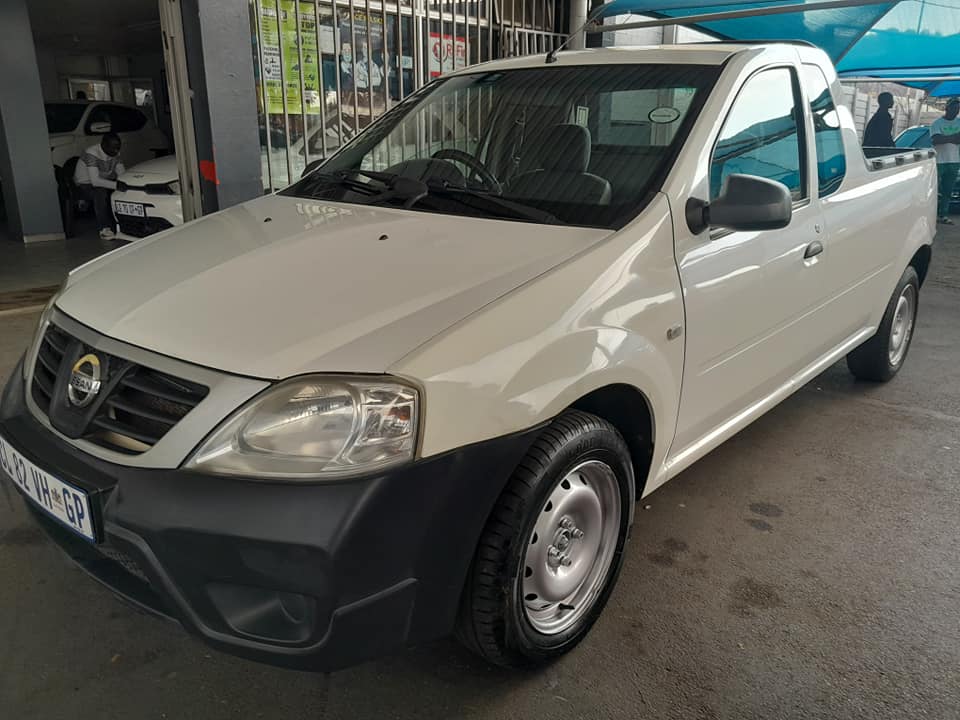 2013 NISSAN NP200 1.5 MANUAL