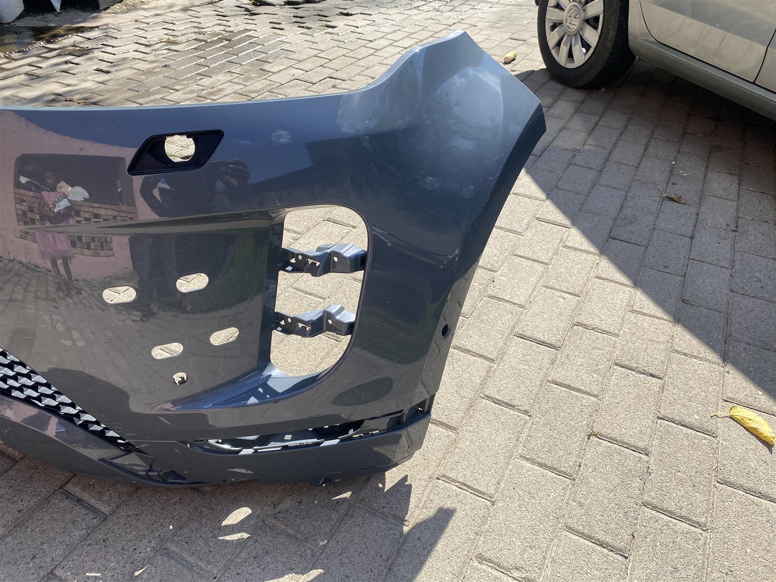 2023 RANGE ROVER EVOQUE FRONT BUMPER FOR SALE. IN PRISTINE CONDITION - Private Seller 2023 RANGE ROVER EVOQUE FRONT BUMPER FOR SALE. IN PRISTINE CONDITION - Private Seller
