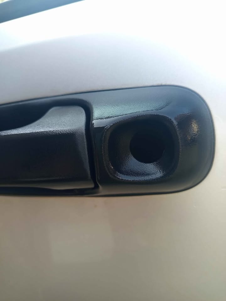 Used Jeep Cherokee KJ front passenger door (without door card) - Private Seller