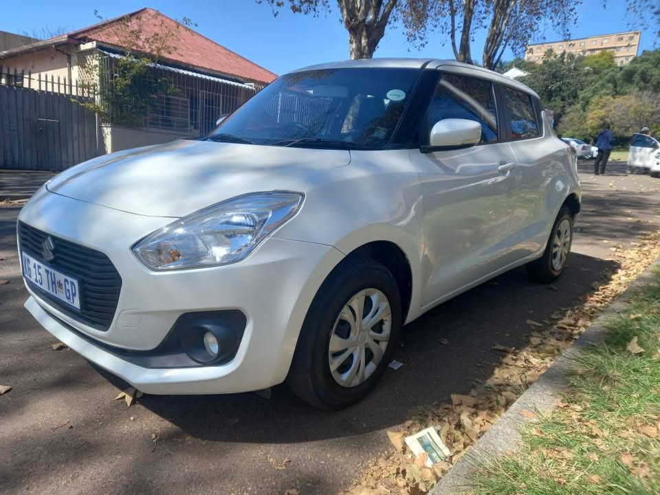 2021 SUZUKI SWIFT 1.2 PETROL, MANUAL, WHITE, 95000KMS. SERVICE BOOK