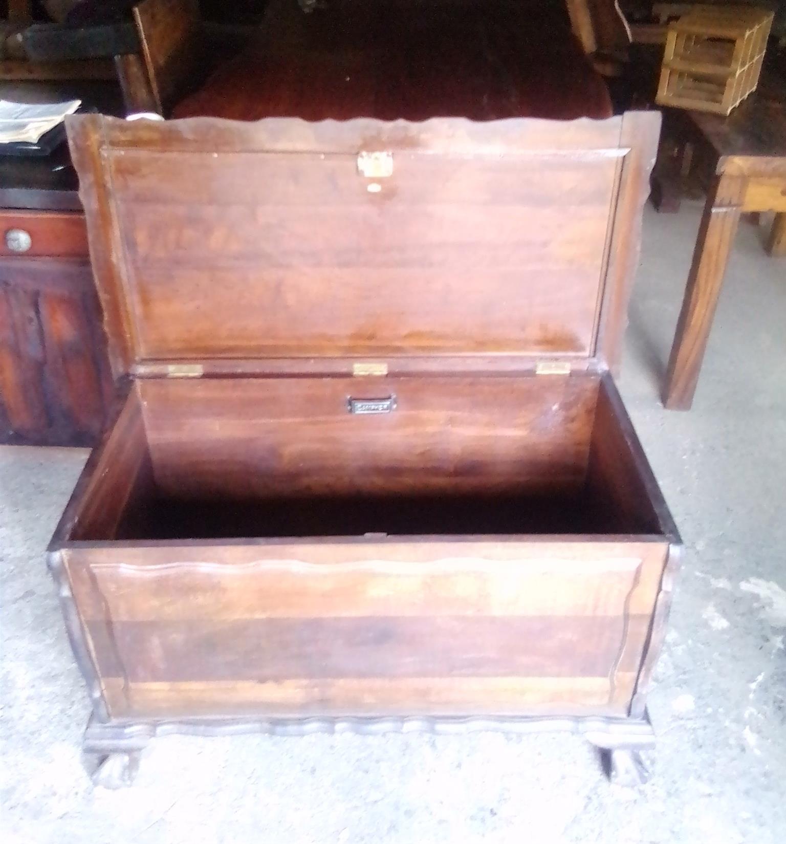 Ball and claw kist