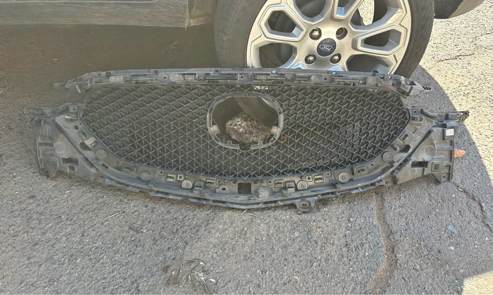 Mazda cx5 main grille - Private Seller Mazda cx5 main grille - Private Seller